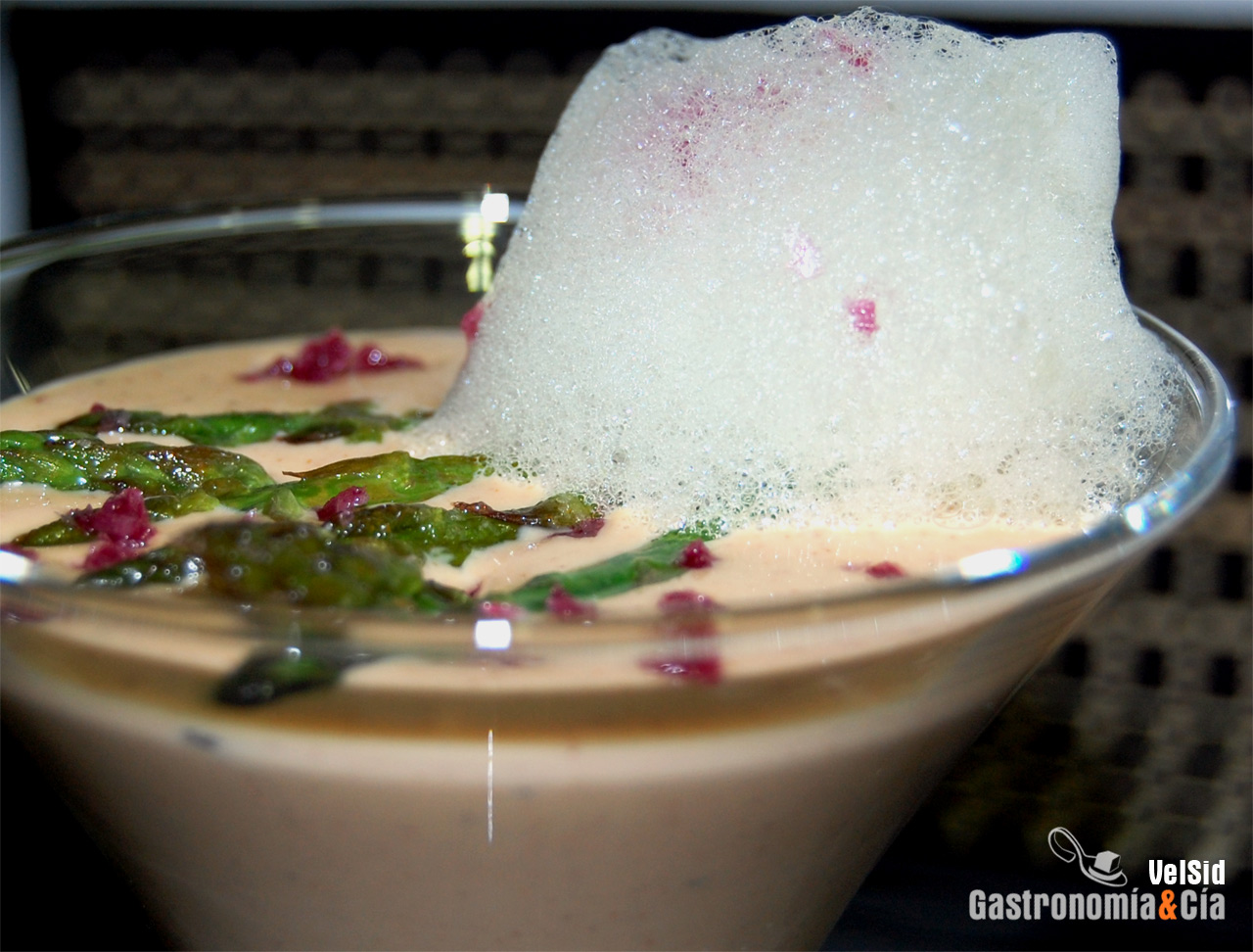 Crema de foie, espárragos y su aire ahumado