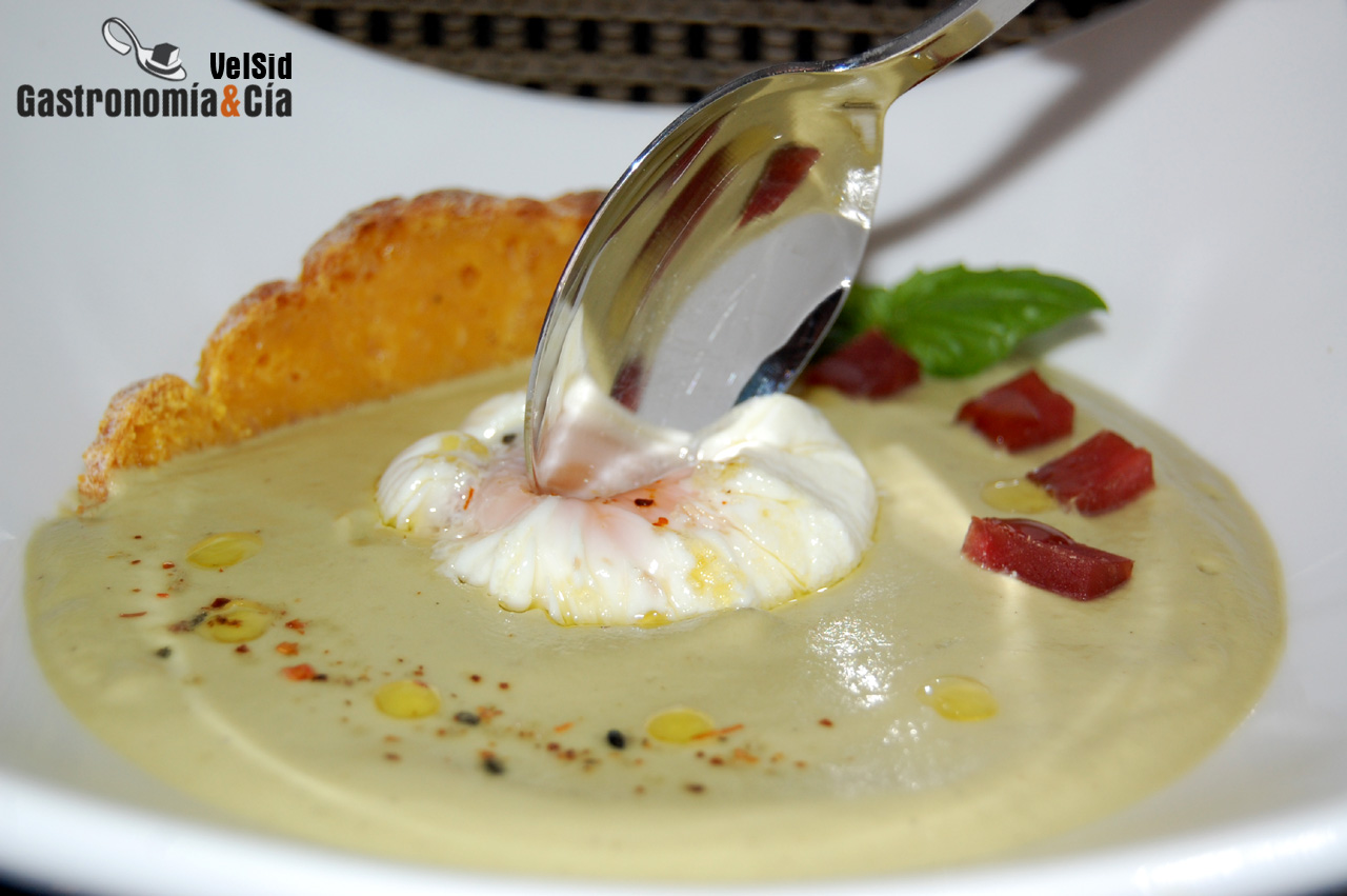 Crema de judías verdes con huevo poché