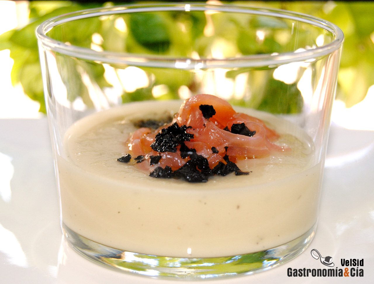 Crema de manzana y chirivía con salmón 