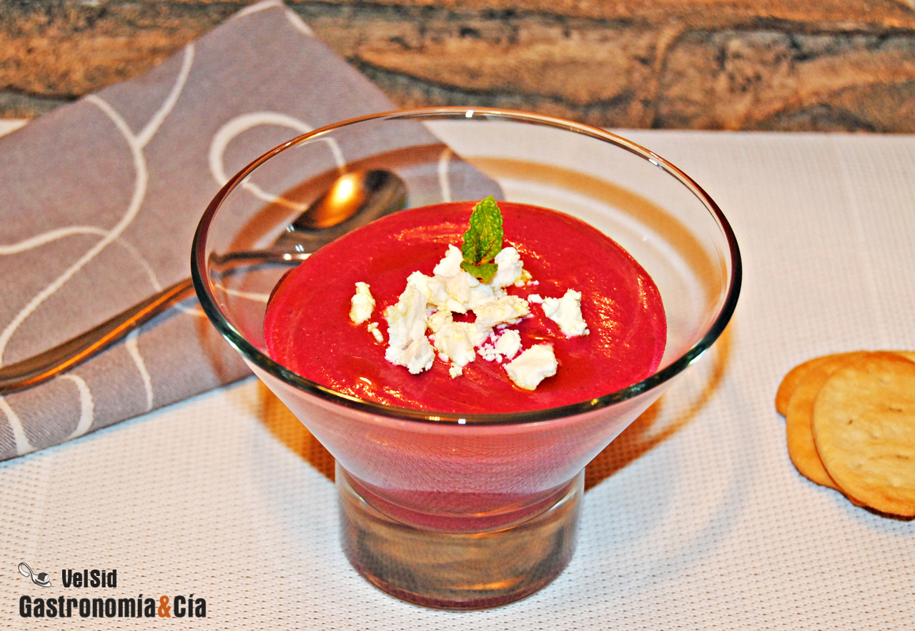Receta de crema de remolacha y queso de cabra suave