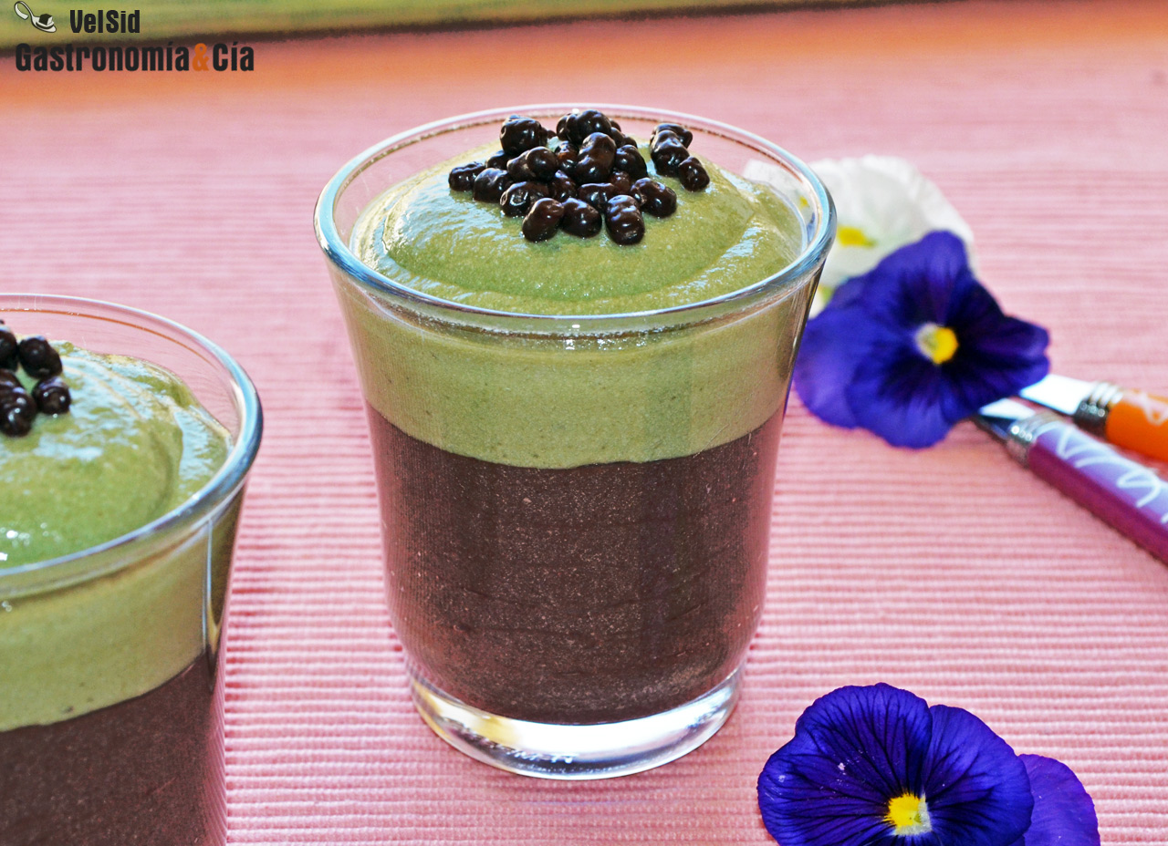 Crema de chocolate y té matcha. Un postre proteínico sa