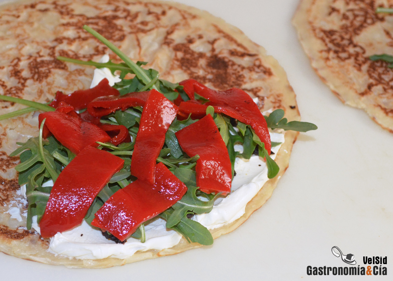 Creps rellenos de mascarpone y pimientos del piquillo