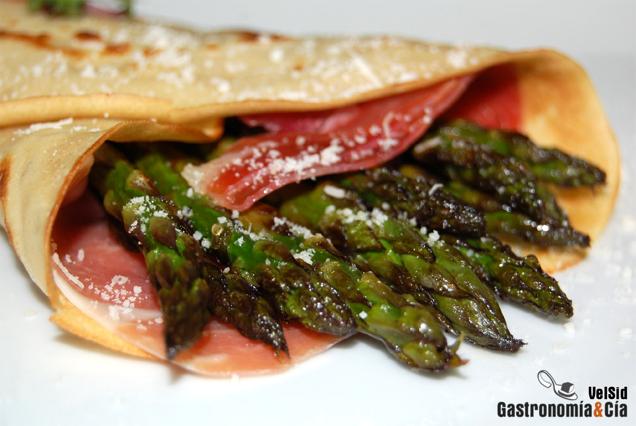 Crepes de espárragos y jamón ibérico