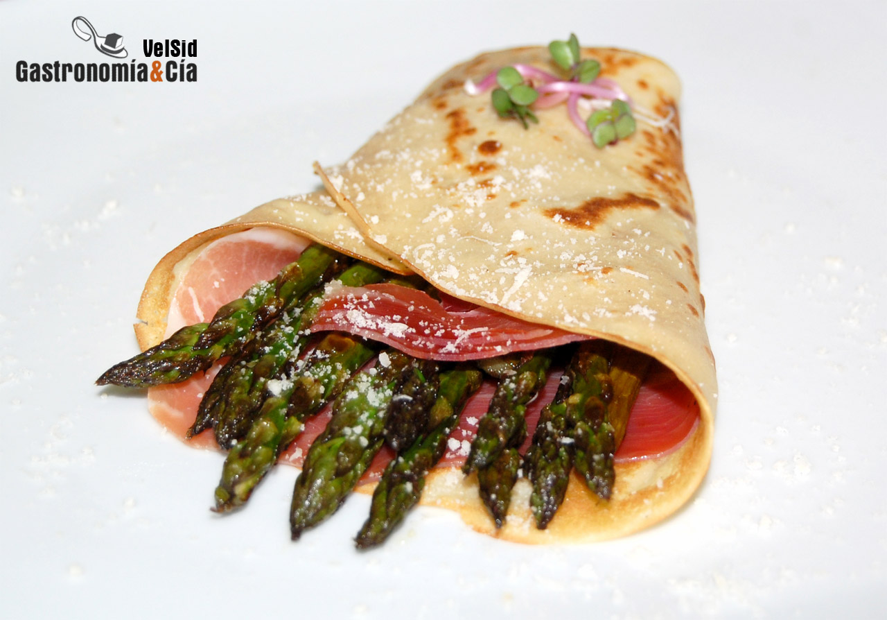 Crepes de espárragos y jamón ibérico