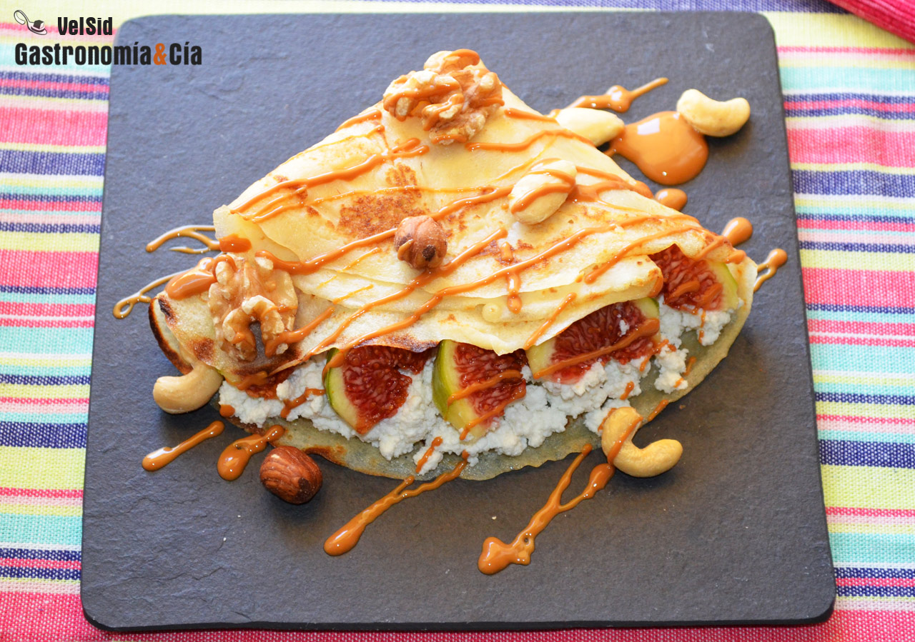 Crêpes rellenos de higos y requesón