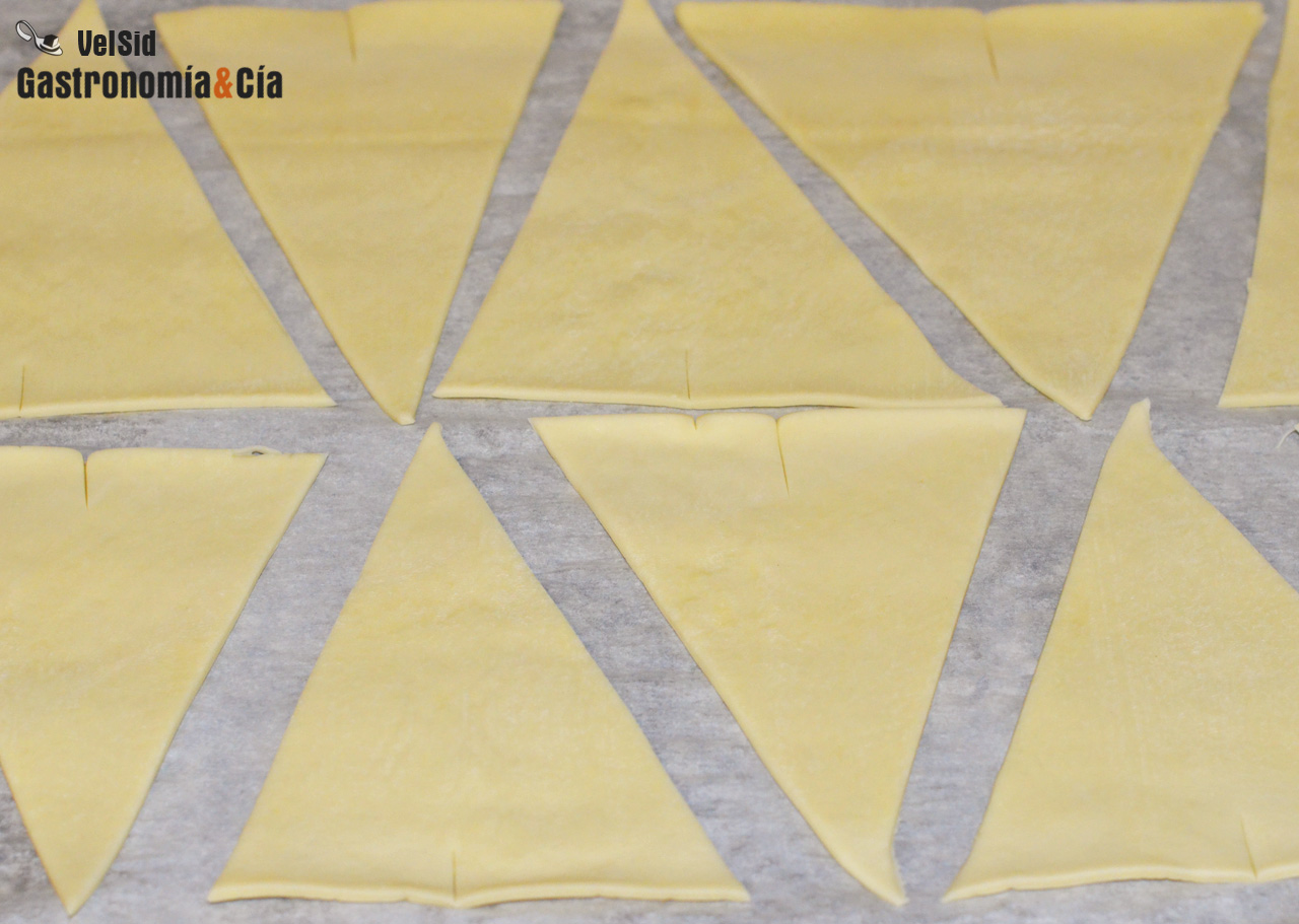 Croissants de chocolate con dos ingredientes