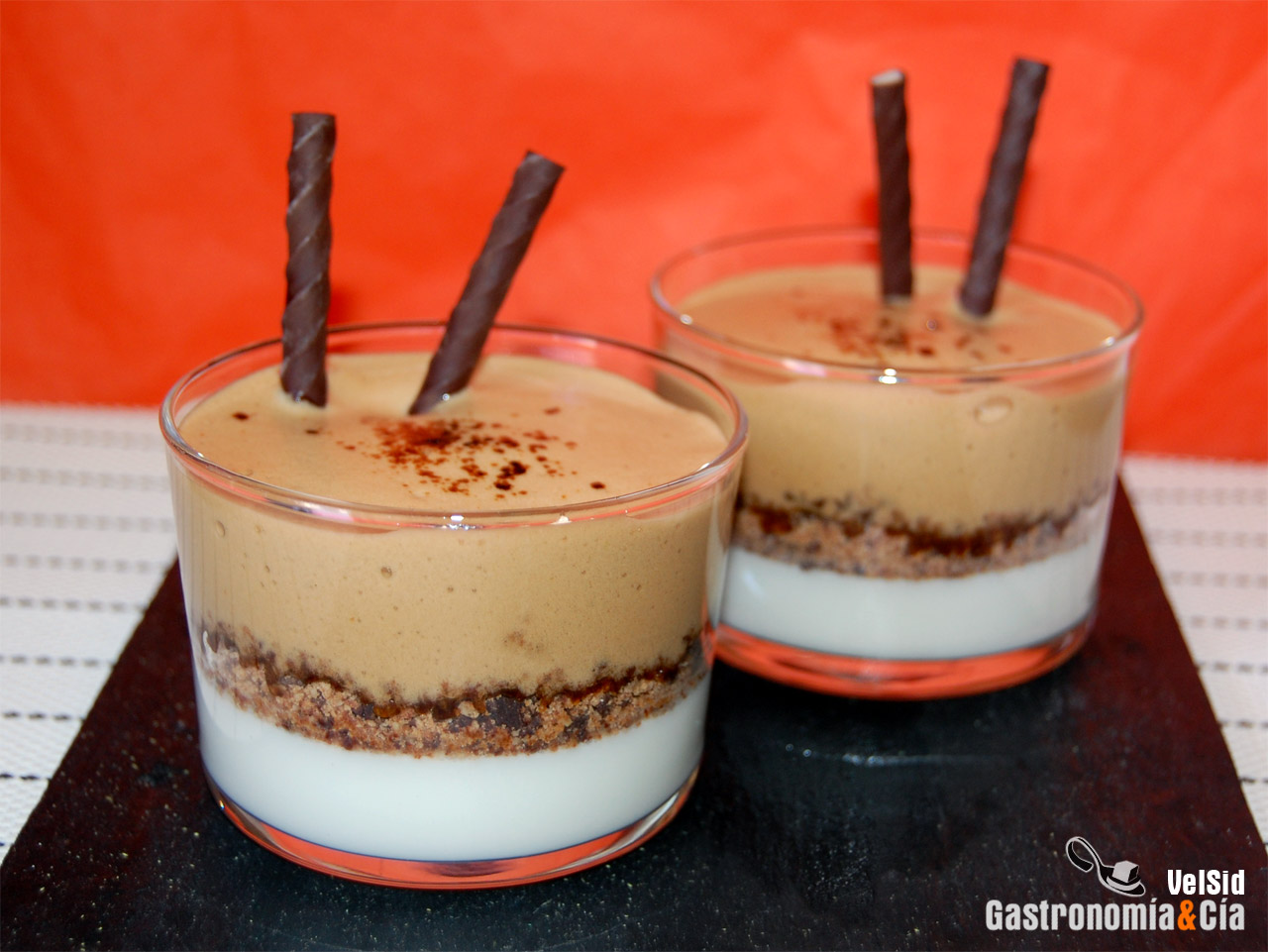 Cuajada, galleta y sabayón de café