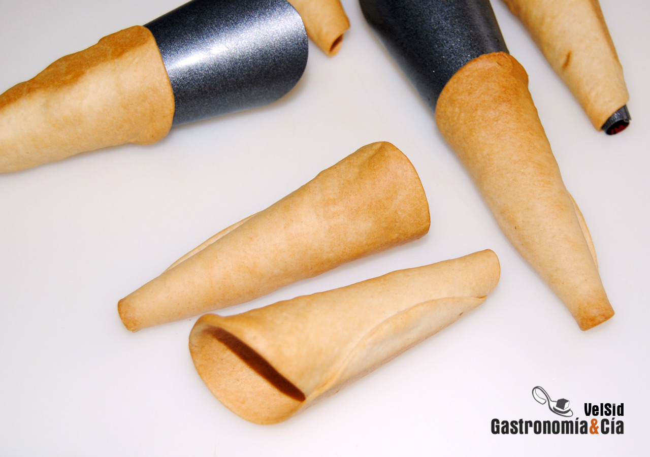 Cucurucho de berenjena y queso feta