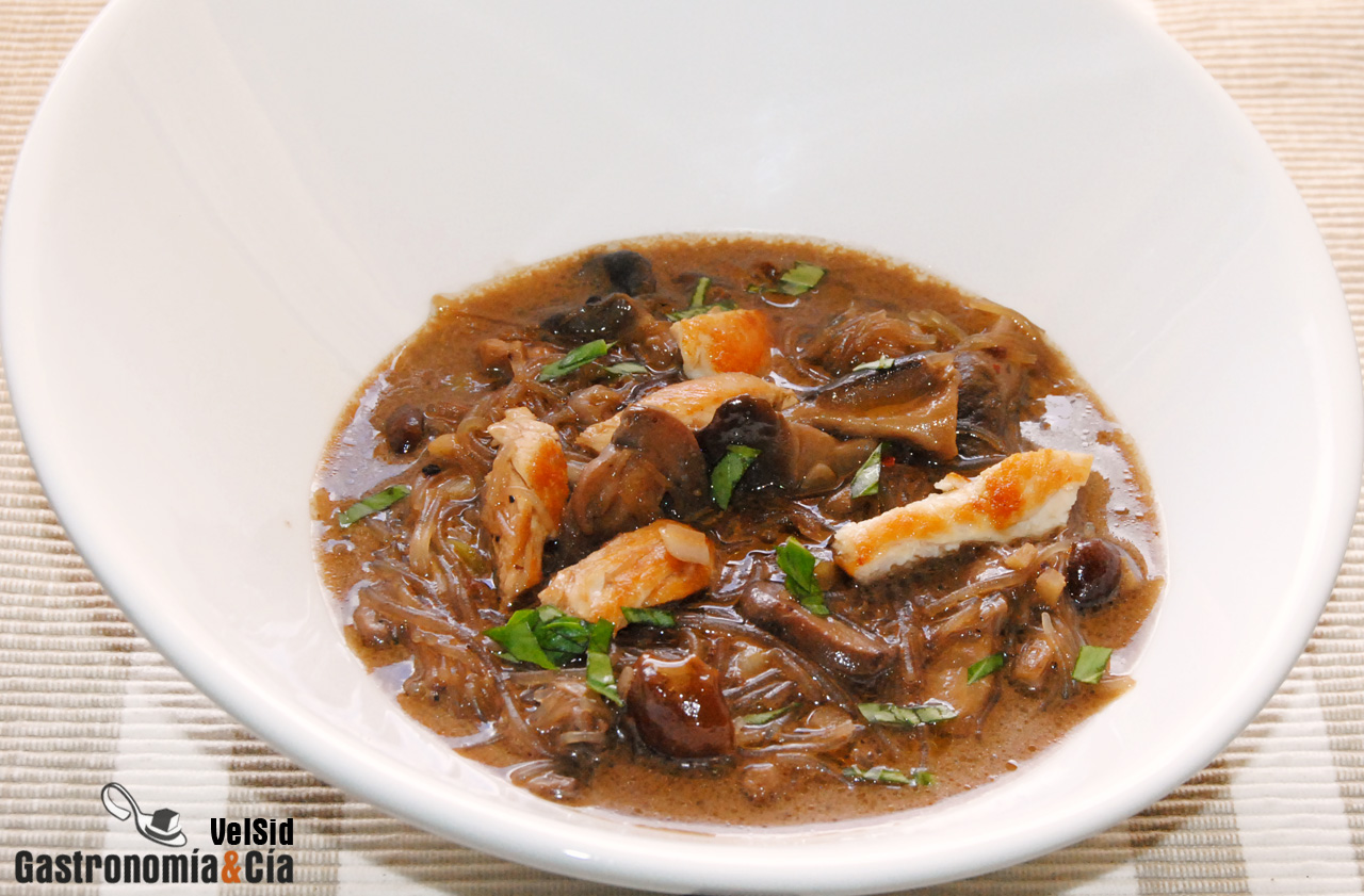 Curry laksa de pollo y setas