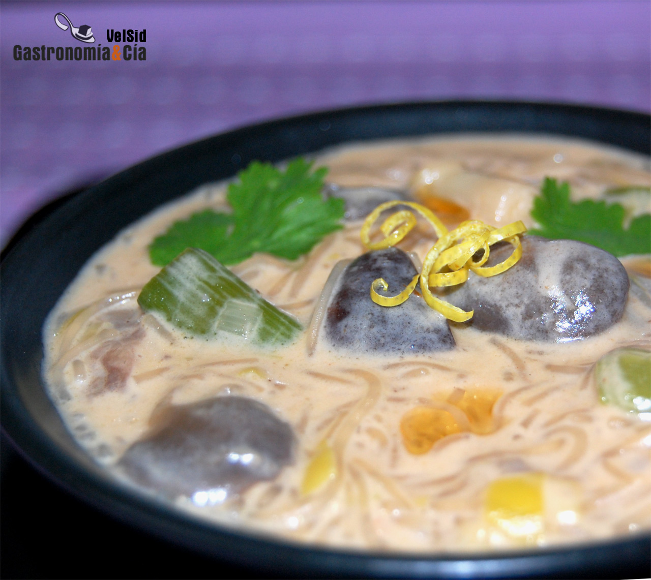 Curry Laksa con setas y gambas