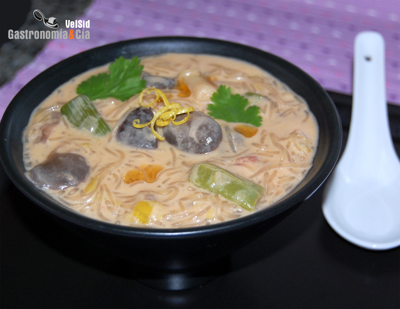 Curry Laksa con setas y gambas