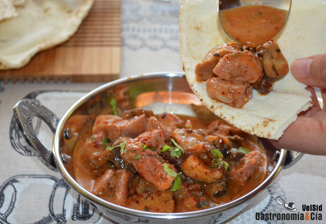 Curry rojo de pavo y setas, una receta para mojar pan