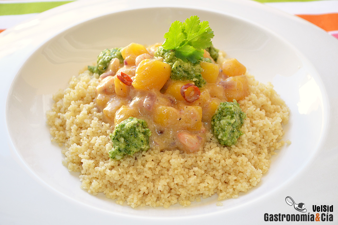 Cuscús con gambas, mango y pesto de cilantro