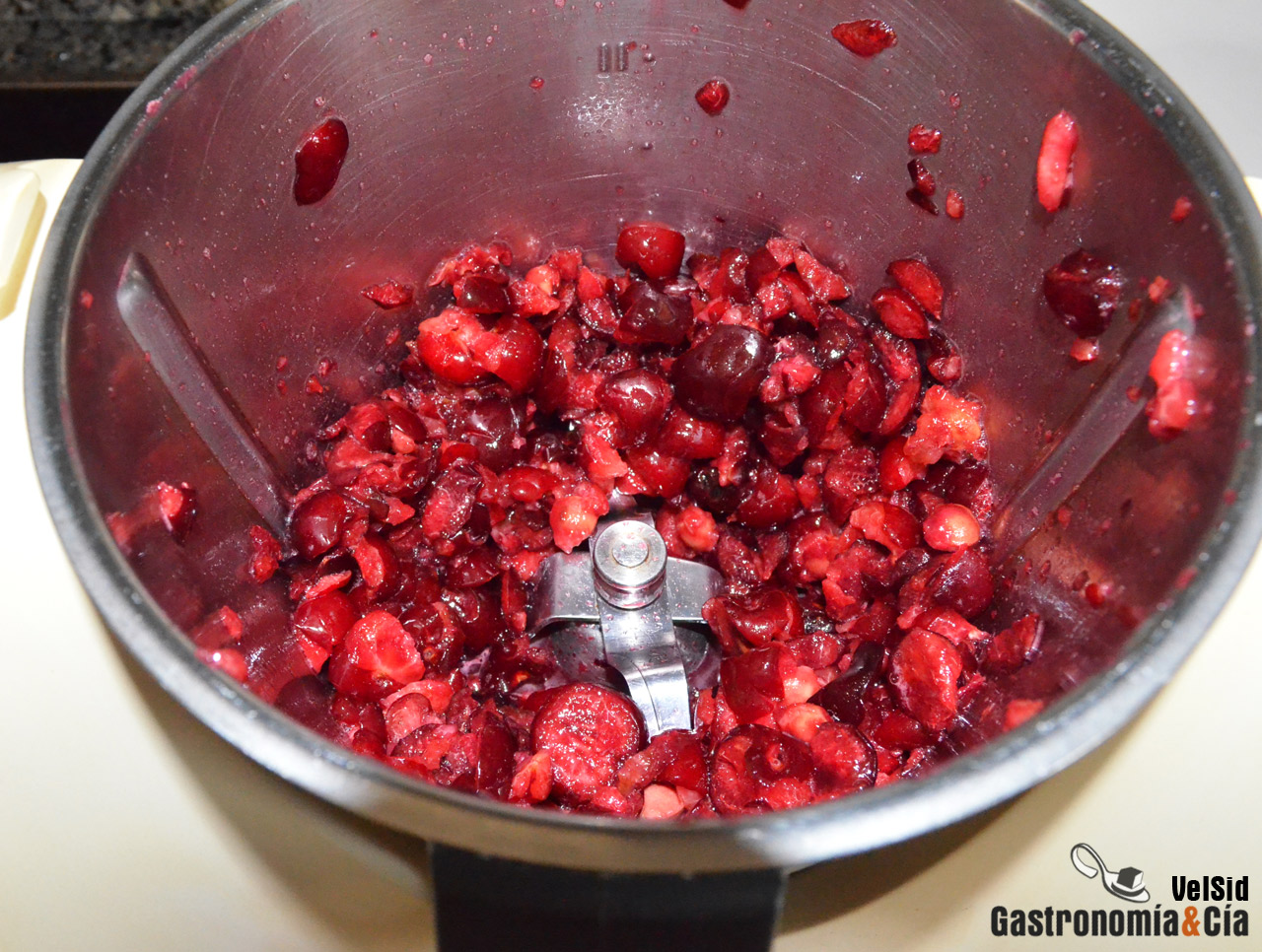 Quitar el hueso a las cerezas con el robot de cocina