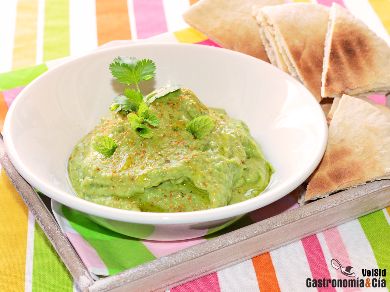 Dip de aguacate, hierbabuena y lima