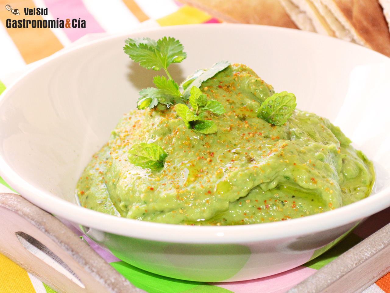 Dip de aguacate, hierbabuena y lima