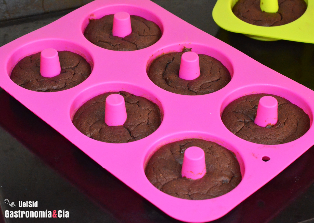 Donuts de remolacha y chocolate, veganos, saludables y 