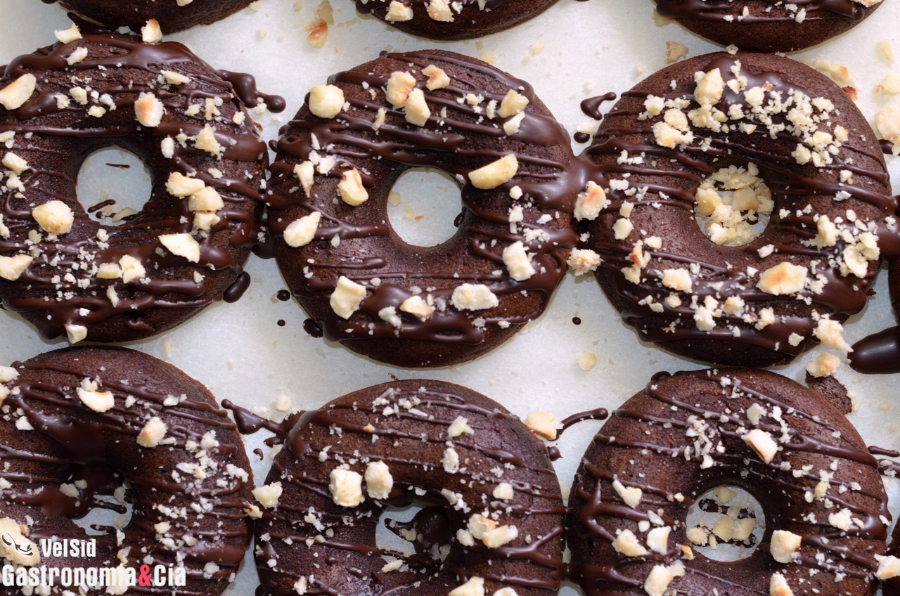 Donuts de remolacha y chocolate, veganos, saludables y 