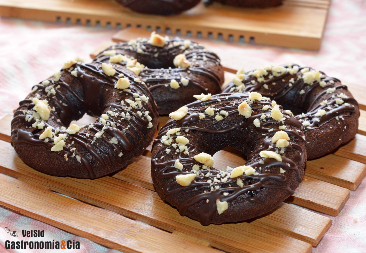 Donuts de remolacha y chocolate, veganos, saludables y 
