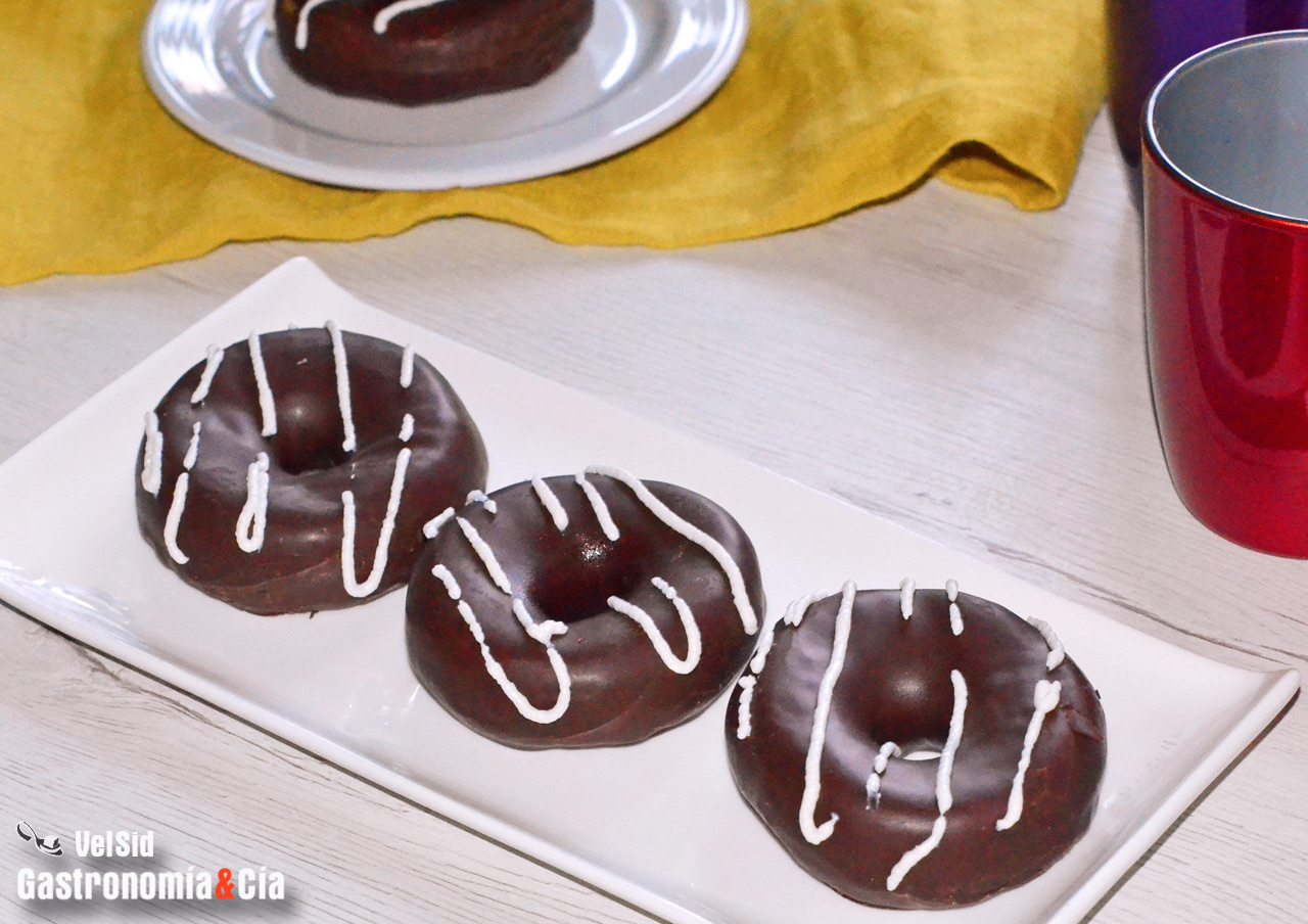 Donuts bañados con chocolate