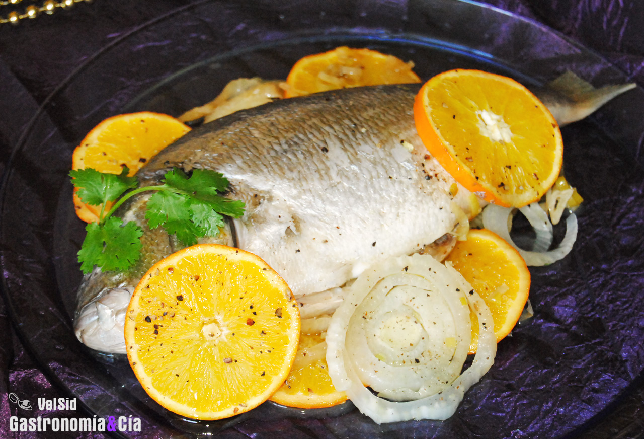 Dorada con naranja e hinojo