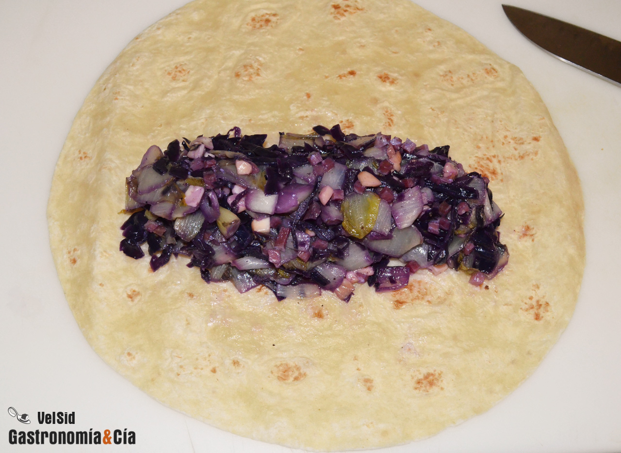 Dürüm de endibias, jamón y scamorza ahumada