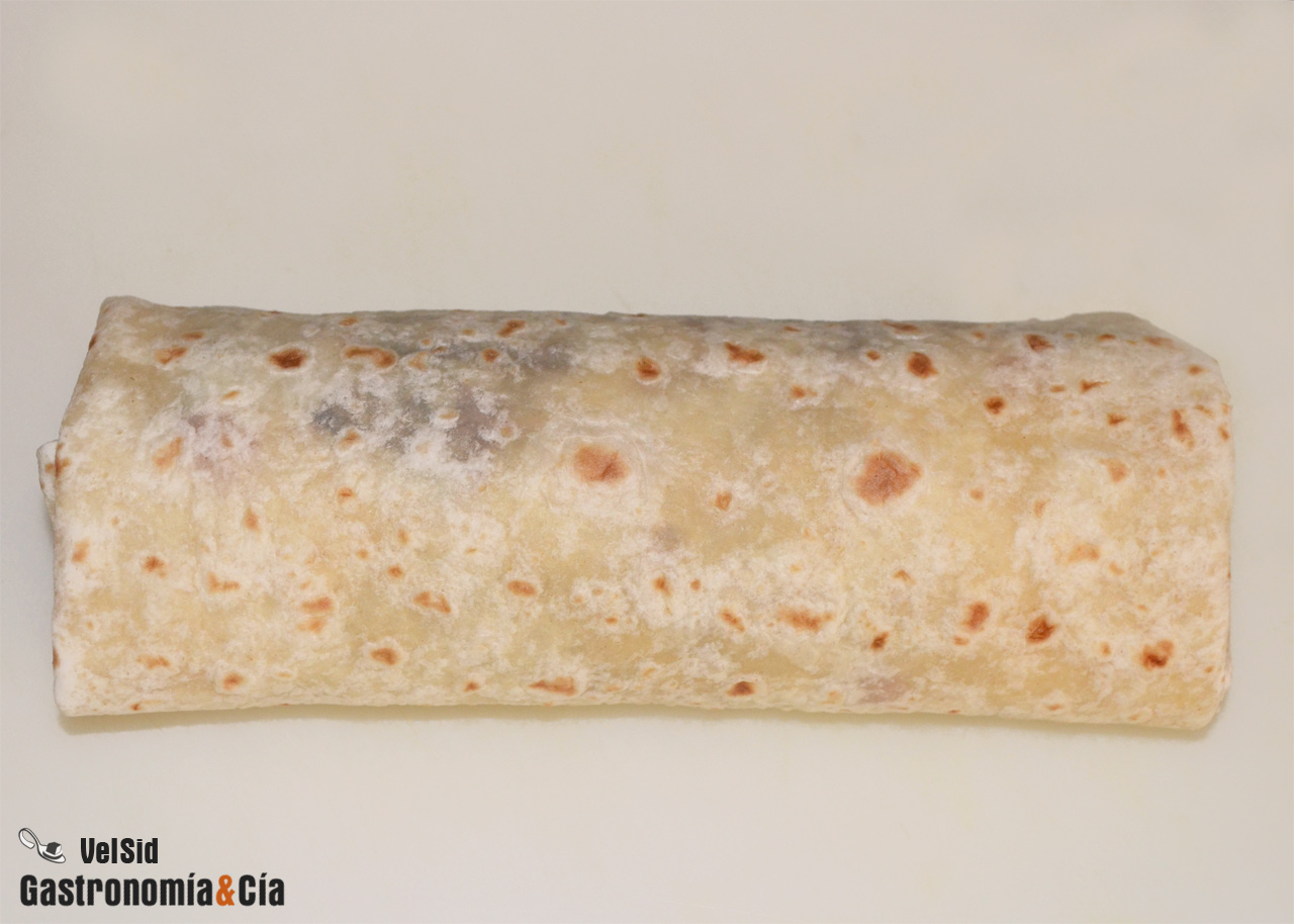 Dürüm de endibias, jamón y scamorza ahumada