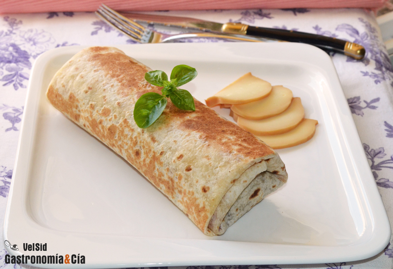 Dürüm de endibias, jamón y scamorza ahumada