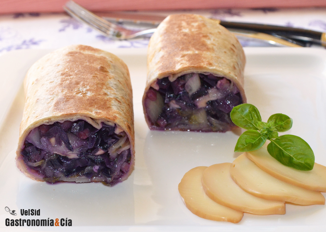 Dürüm de endibias, jamón y scamorza ahumada