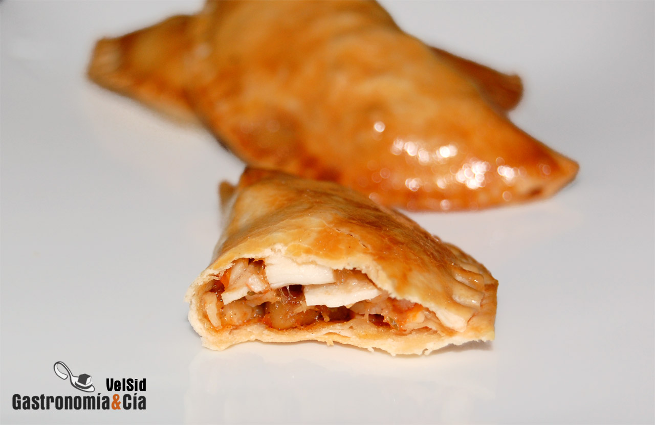 Empanadillas de surimi, queso y nueces con mermelada de