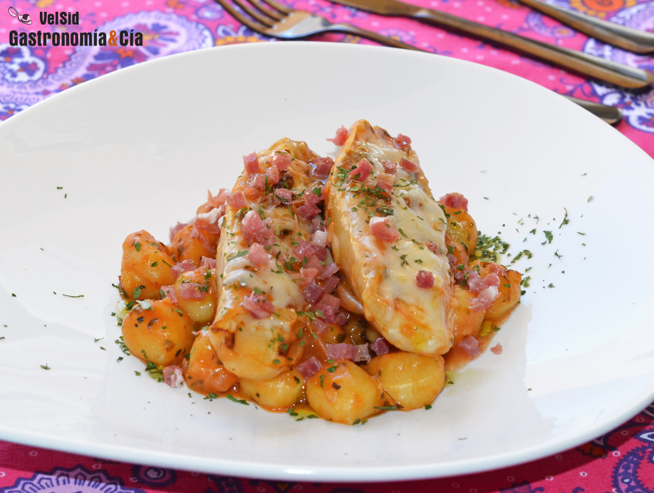 Endibias guisadas con ñoquis y jamón, todos querrán com