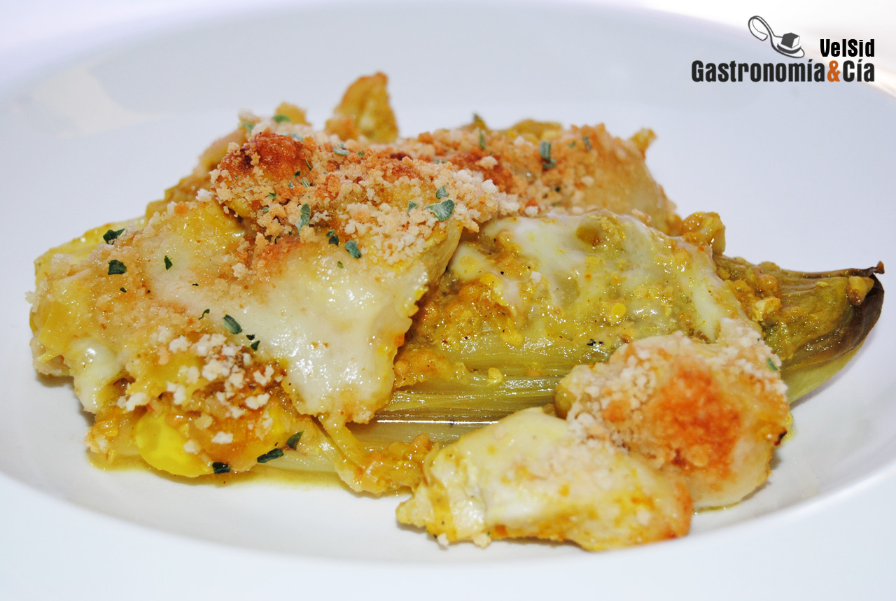 Endibias con pollo gratinadas con queso San Simón