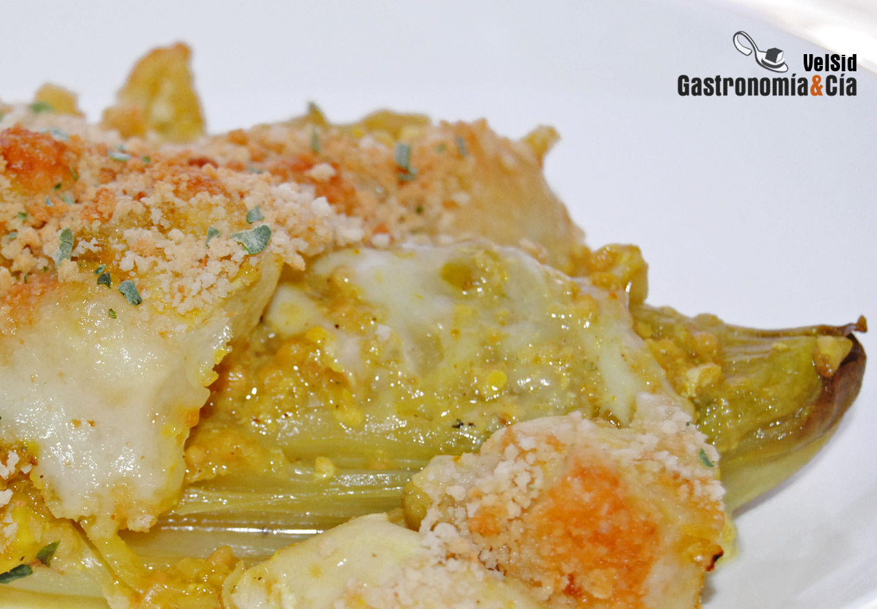 Endibias con pollo gratinadas con queso San Simón