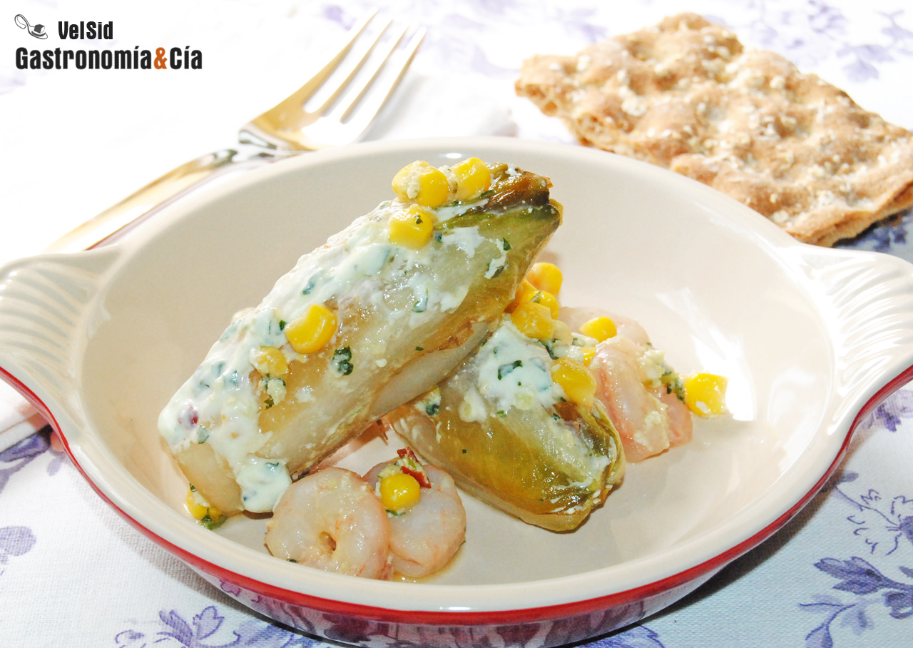 Endivias con gambas y salsa de yogur