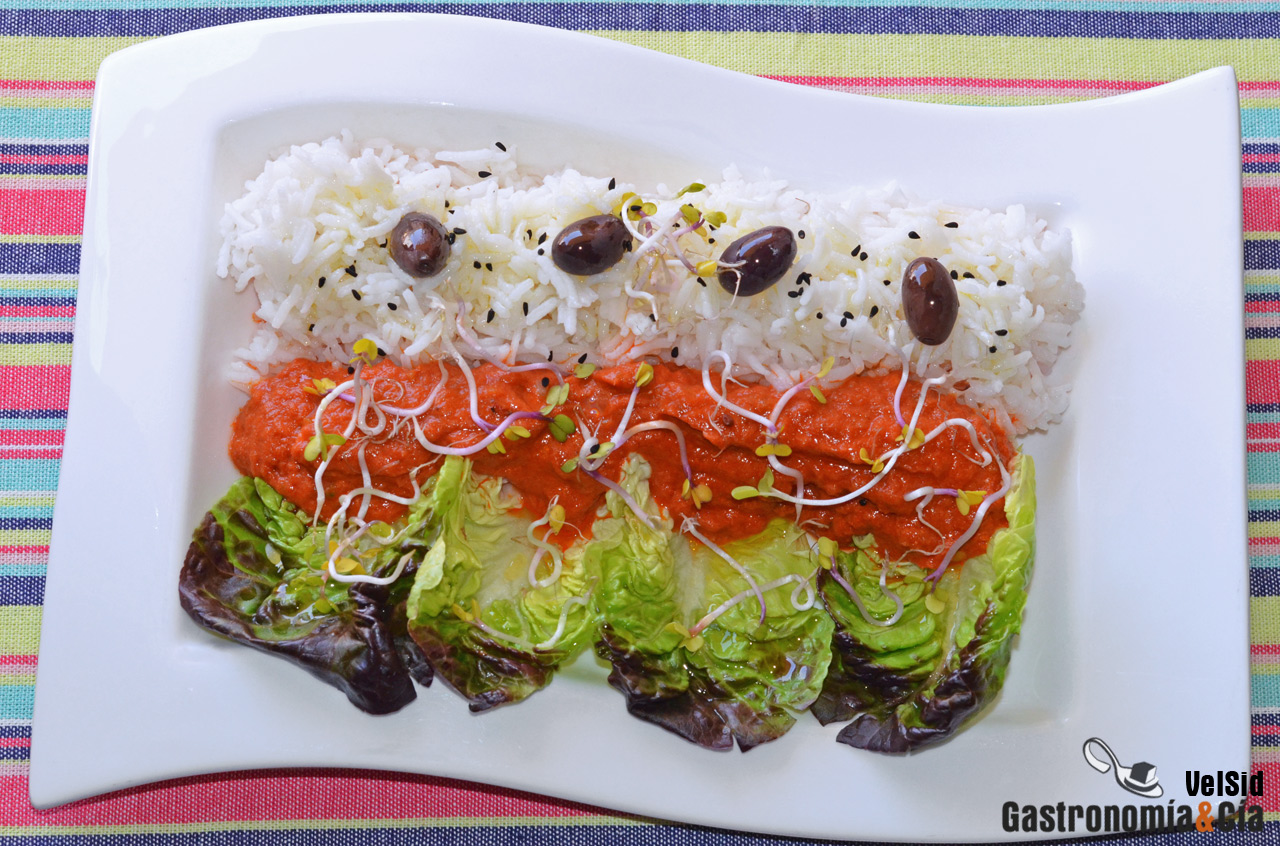 Ensalada de arroz basmati con pimientos y atún