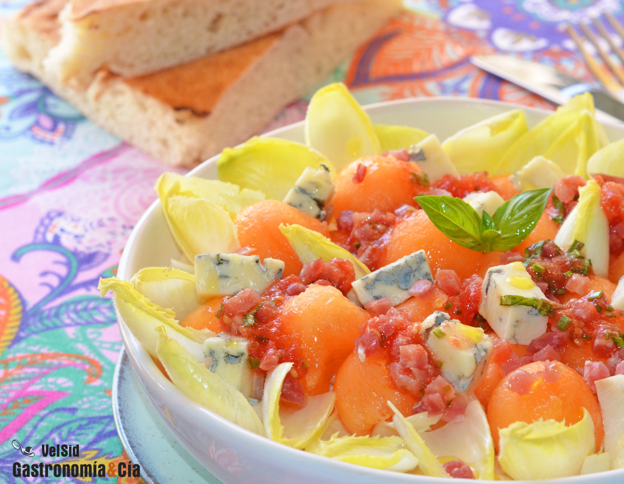 Ensalada de endibias, melón y gorgonzola