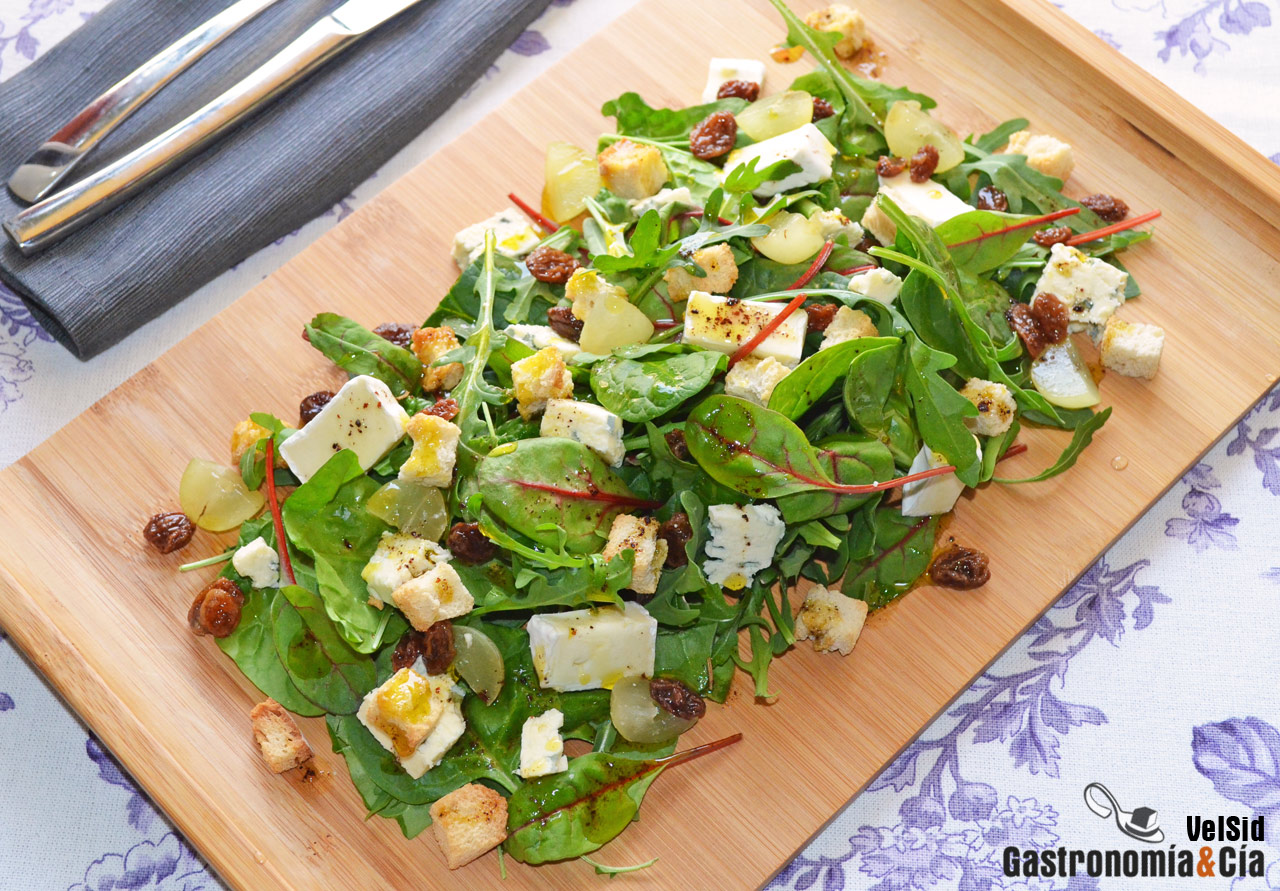 Ensalada de espinacas, uvas y queso