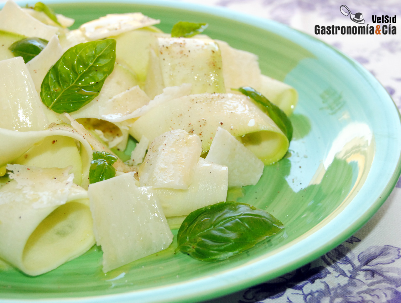 Ensalada de calabacín y parmesano