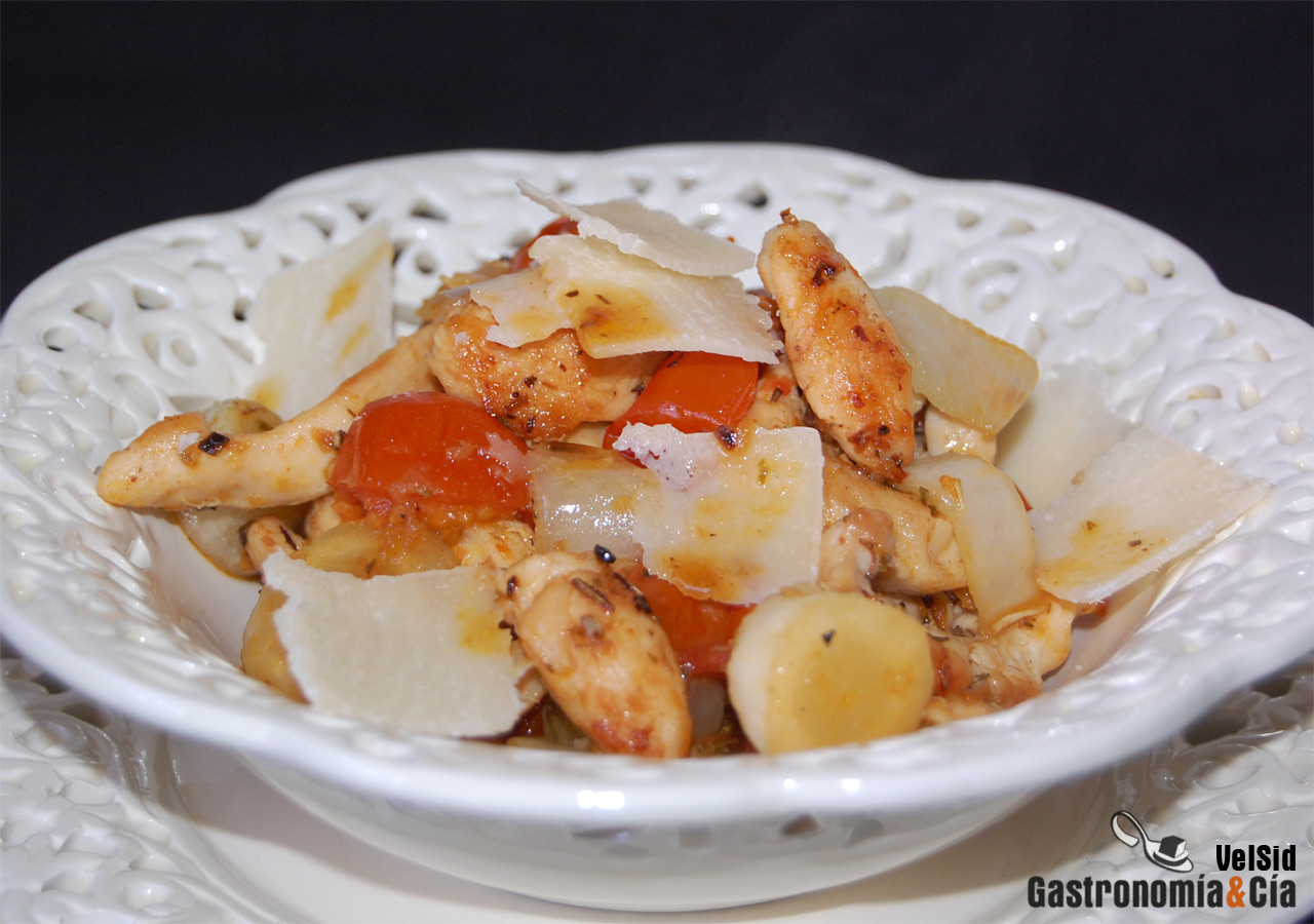 Ensalada caliente de pollo con tomates y endibias al ho