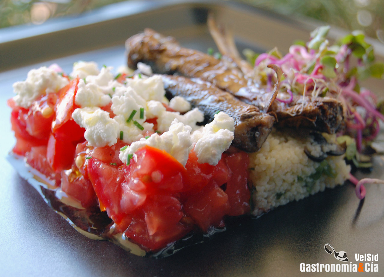 Ensalada de cuscús y arenques ahumados