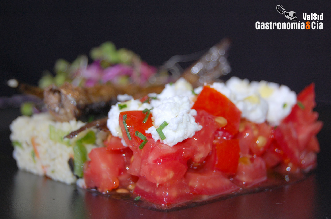Ensalada de cuscús y arenques ahumados