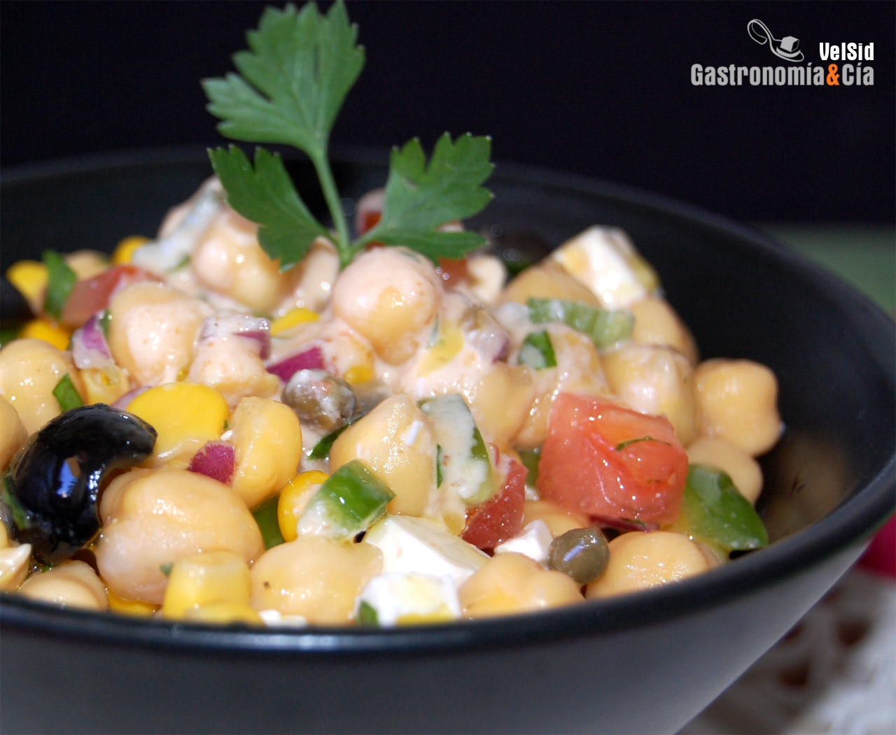 Ensalada de garbanzos con salsa de anchoas