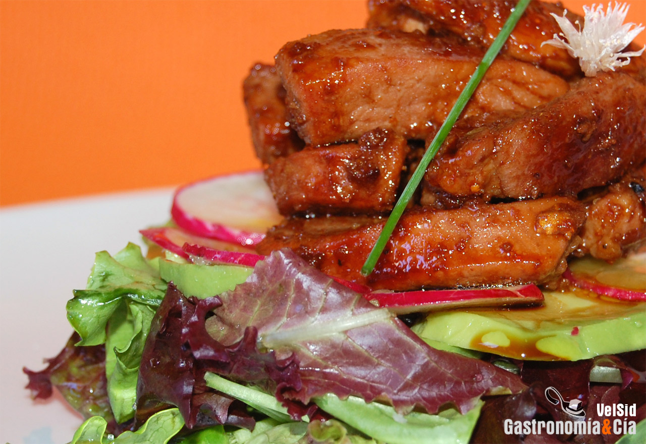 Ensalada de pavo marinado con Kecap Manis