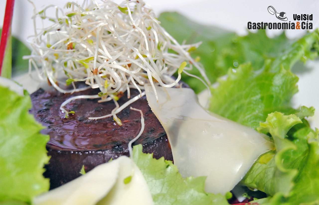 Ensalada de remolacha asada y queso San Simón