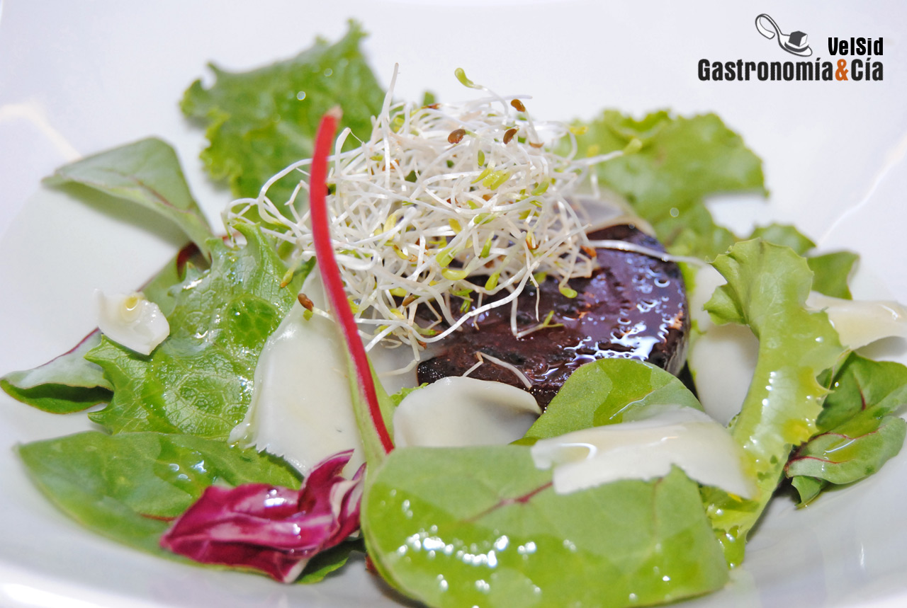 Ensalada de remolacha asada y queso San Simón