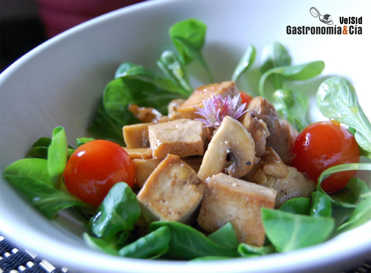 Ensalada de champiñones y tofu 