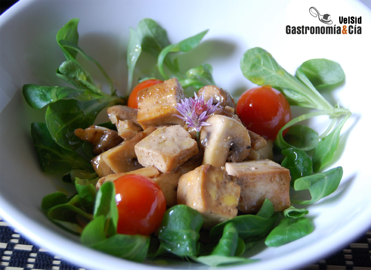 Ensalada de champiñones y tofu 