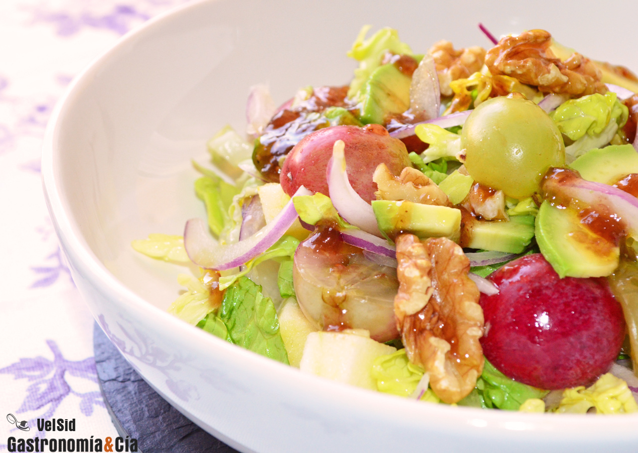 Ensalada de uvas, manzana y nueces