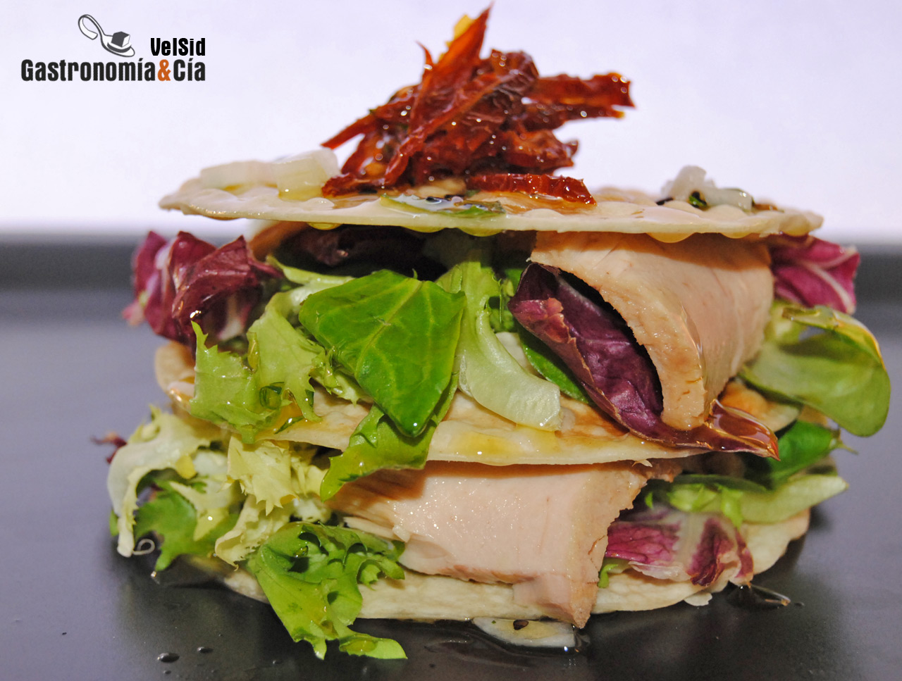 Ensalada de bonito y tomate seco