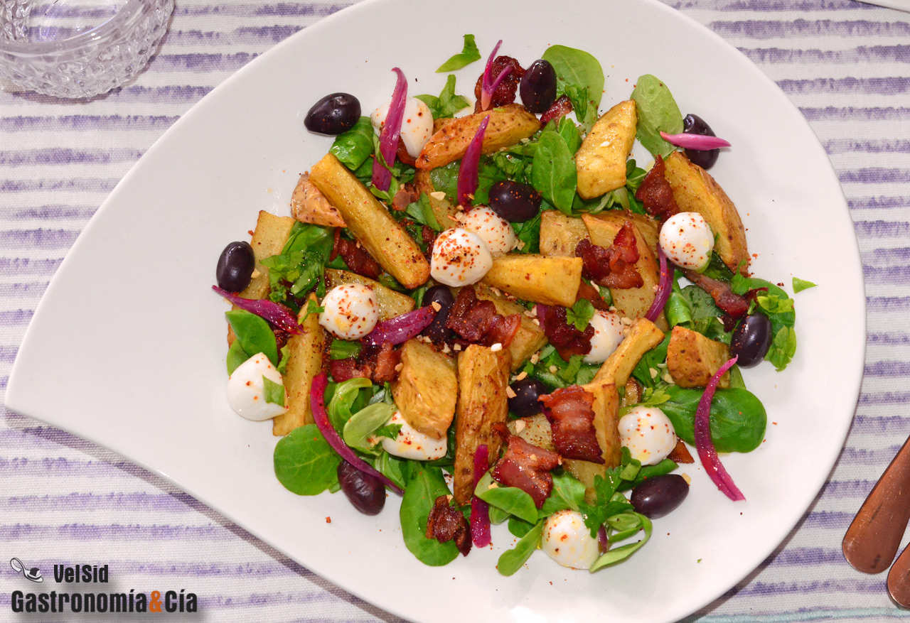 Ensalada de patata, bacon ahumado y mozzarella